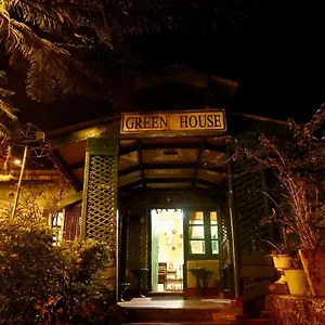 green-house-nallathanniya.kandyhotelsnow.com/